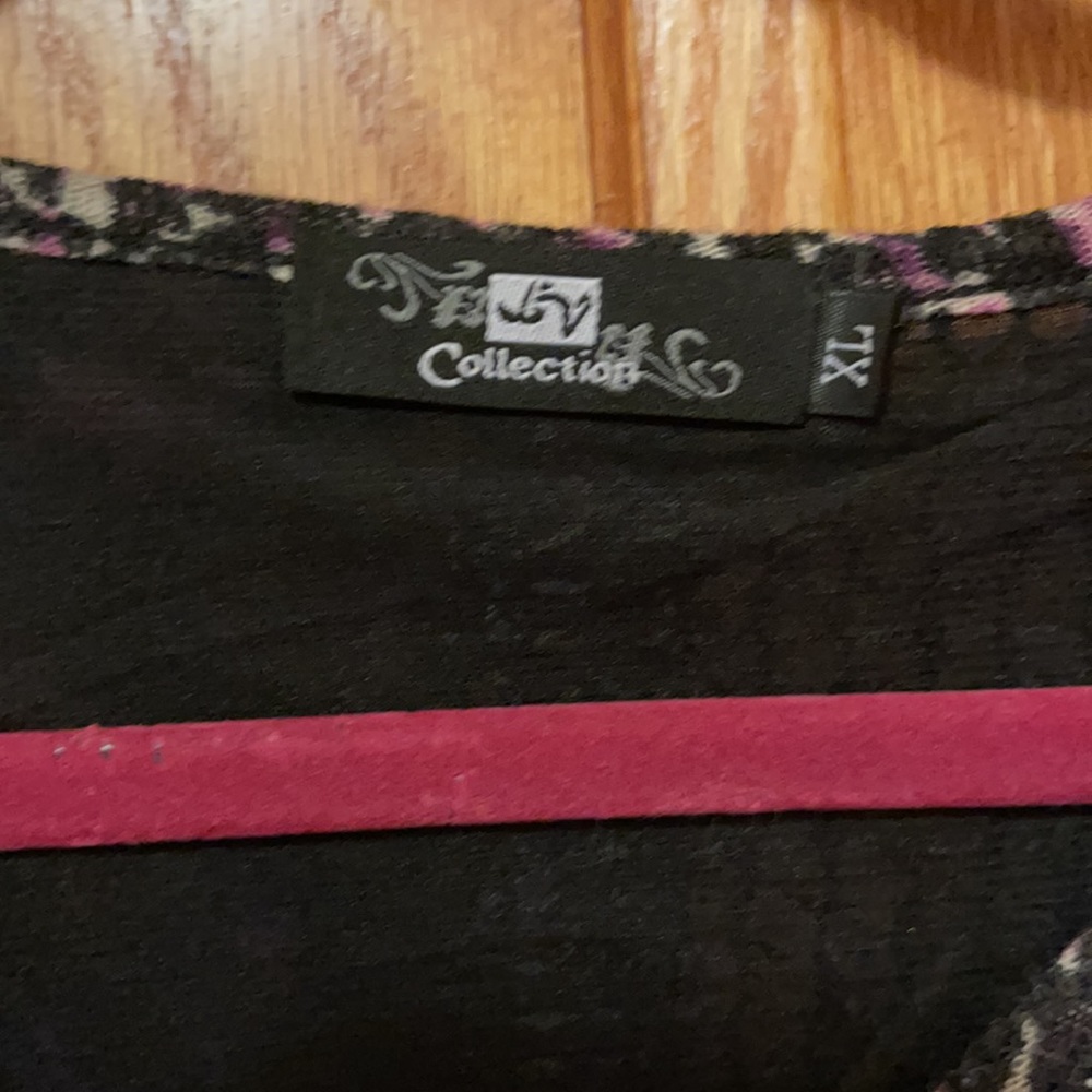 Women’s Collection Top - Picture 2 of 6